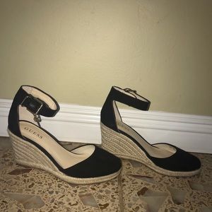 Black Guess heels size 7